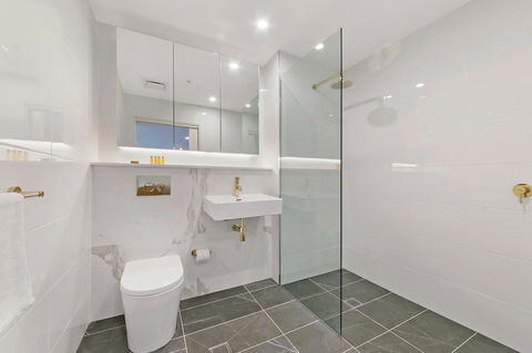 Stylish And Neat Two Bed Apartment In Wentworth Point - Accommodation Search 9