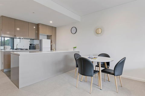 Stylish And Neat Two Bed Apartment In Wentworth Point - Accommodation Search 3