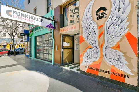 Mad Monkey Downtown - Accommodation Search 0
