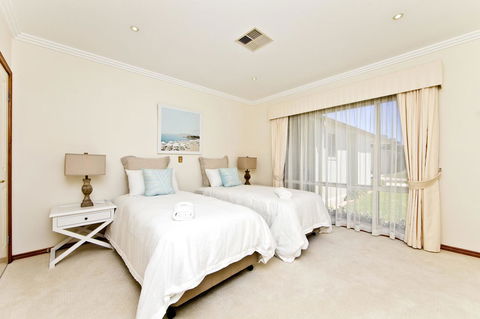 One Mile Mansion - Private Coastal Retreat FREE FAMILY ADVENTURE PASS - Accommodation Search 16