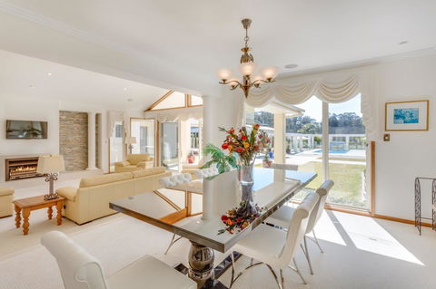 One Mile Mansion - Private Coastal Retreat FREE FAMILY ADVENTURE PASS - Accommodation Search 10