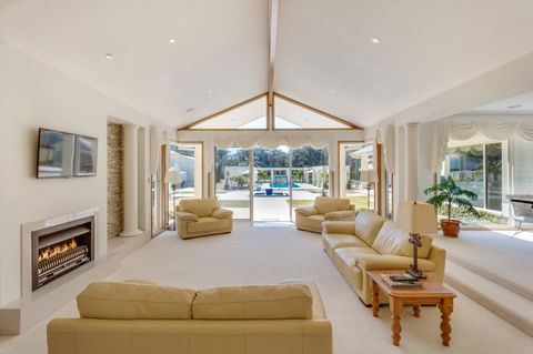 One Mile Mansion - Private Coastal Retreat FREE FAMILY ADVENTURE PASS - Accommodation Search 13