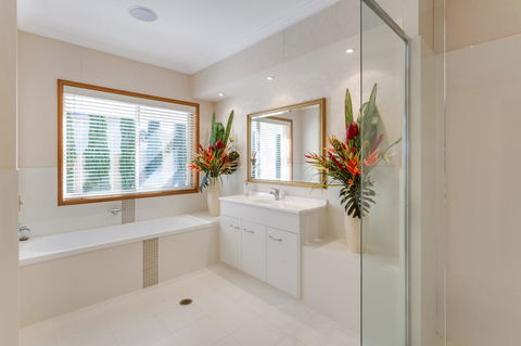 One Mile Mansion - Private Coastal Retreat FREE FAMILY ADVENTURE PASS - Accommodation Search 9