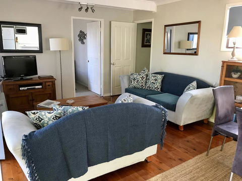 Lakeview Cottage - Accommodation Search 8