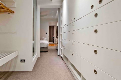 3 Storey Home Close Walk To Fox Studios SCG & City - Accommodation Search 19