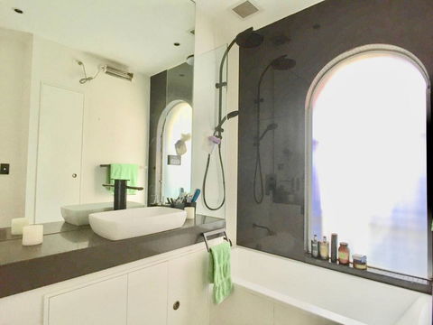 3 Storey Home Close Walk To Fox Studios SCG & City - Accommodation Search 5