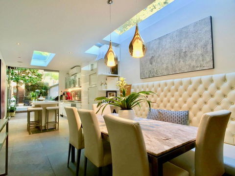 3 Storey Home Close Walk To Fox Studios SCG & City - Accommodation Search 0