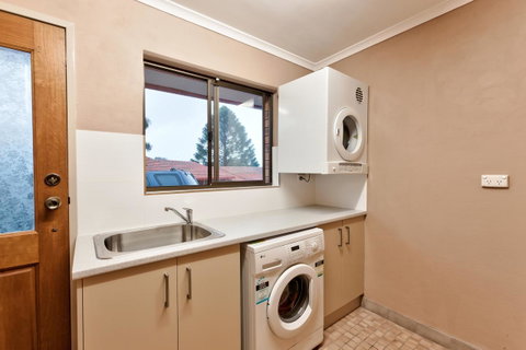 Hume Country Motor Inn - Accommodation Search 26