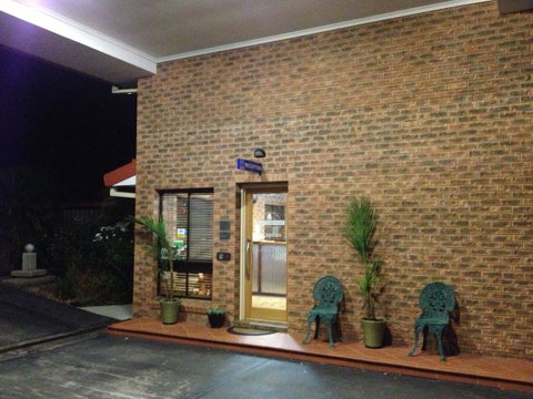 Hume Country Motor Inn - Accommodation Search 25