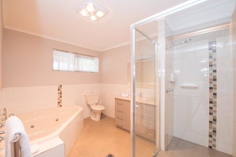 Hume Country Motor Inn - Accommodation Search 29