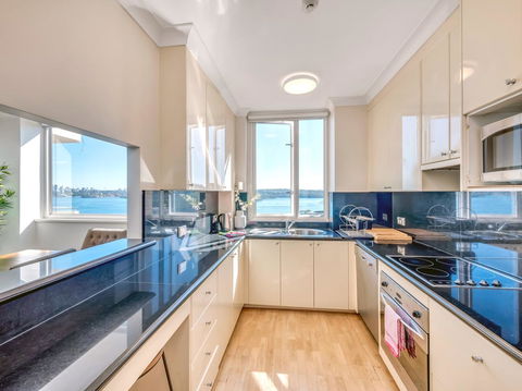 Panoramic Harbour Views And Unbeatable Comfort - Accommodation Search 7