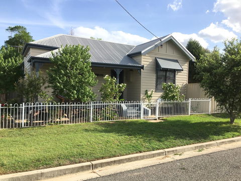 Caledonia Cottage - Accommodation Search 0