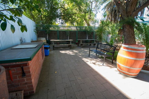 Elkira Court Motel - Accommodation Search 20