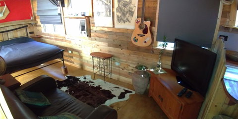 Alice\'s Secret Travellers Inn - Accommodation Search 13