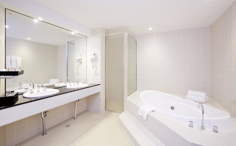 Crowne Plaza Canberra, An IHG Hotel - Accommodation Search 20