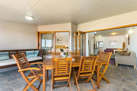 Lennox Holiday Apartments - Accommodation Search 33