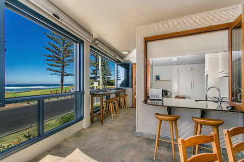 Lennox Holiday Apartments - Accommodation Search 32