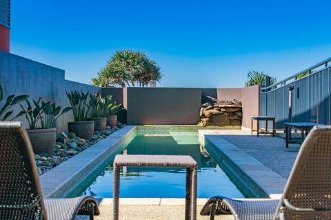 Lennox Holiday Apartments - Accommodation Search 3