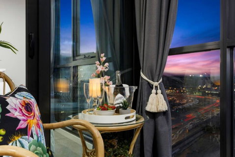 Braddon Penthouse, Top Location, Netflix, WiFi, Views - Accommodation Search 0