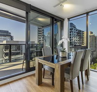 Brand new luxury pad in shopping and dining Mecca - Accommodation Search