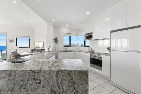 Breathtaking Views Of Sunshine Beach - Unit 7/21 Park Crescent - Accommodation Search 1