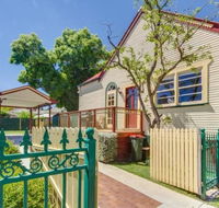 Bright 3-bedroom apartment - Central Armidale - Accommodation Search