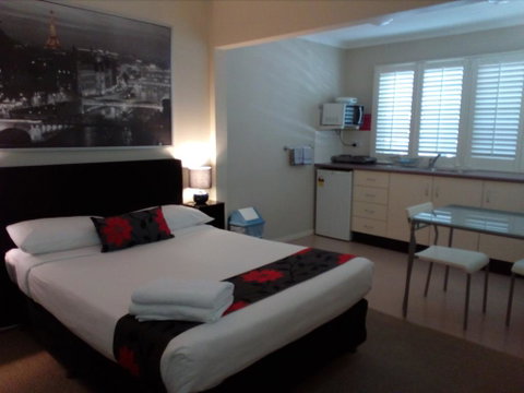 Brisbane Street Studios - Accommodation Search 1