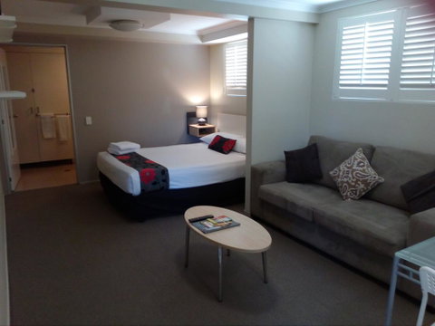 Brisbane Street Studios - Accommodation Search 2