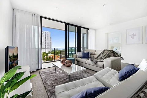 Broadbeach 2 Bedroom FREE WIFI, Netflix & Parking - Accommodation Search 1