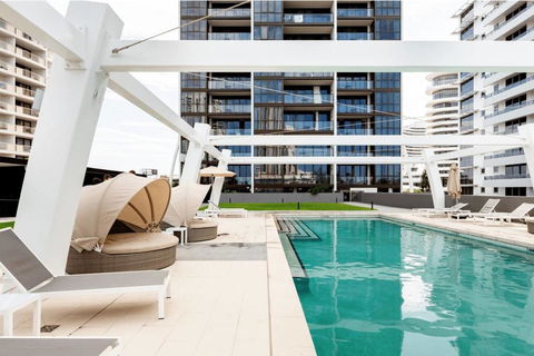 Broadbeach 2 Bedroom FREE WIFI, Netflix & Parking - Accommodation Search 2