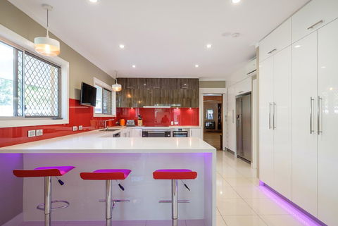 Brookfield Retreat - Large Holiday Home / Group Accommodation - Accommodation Search 3