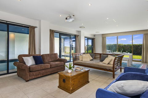 Bungan Beach House - Heated Indoor Pool - Accommodation Search 0