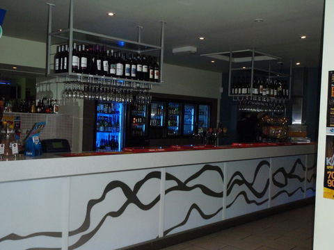 Bushland Beach Tavern - Accommodation Search 2