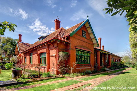 Buxton Manor - Accommodation Search 0