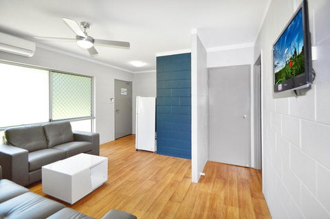 Cairns Adventure Lodge - Cook Your Own Meals In Your Private Kitchen Includes Dishwasher Washing Machine - Accommodation Search 2