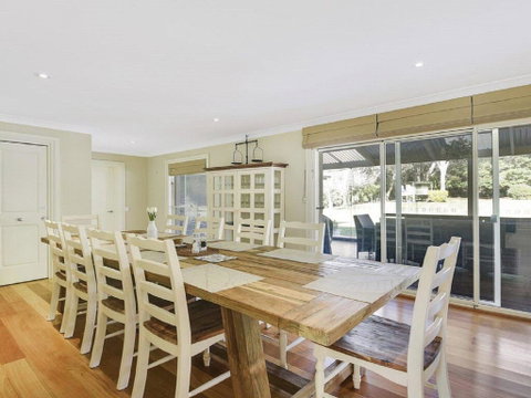 Camelot - Superbly Proportioned And Ideally Located - Accommodation Search 1