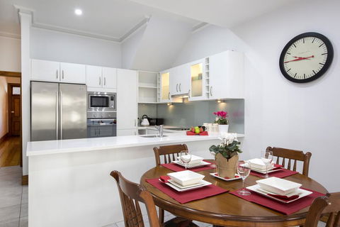 Carrington Charm - CBD - WiFi - Parking - Accommodation Search 3