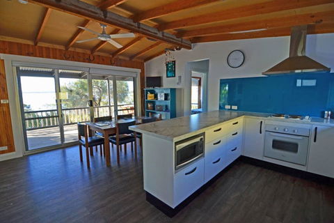 CDC-625 Beach House - Accommodation Search 0