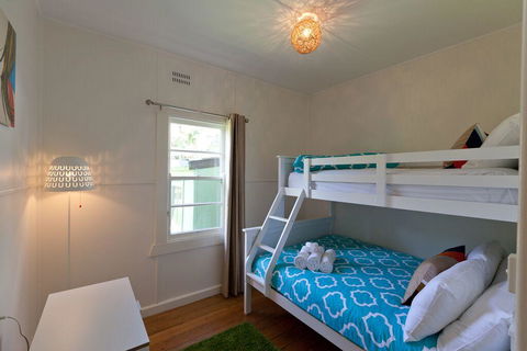 Charlie's Beach House - Accommodation Search 2