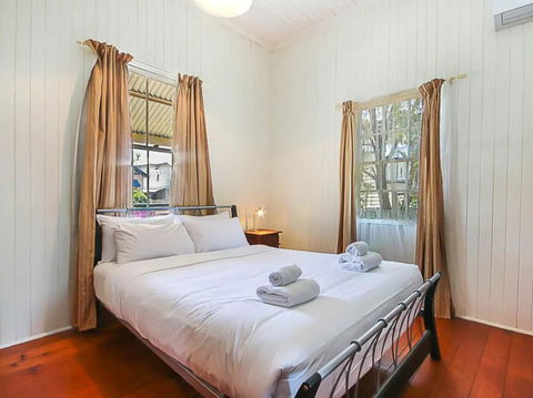Charming Characterful Rustic-style Home Near The Gabba - Accommodation Search 2