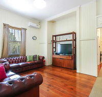 Charming Characterful Rustic-style Home Near The Gabba - Accommodation Search