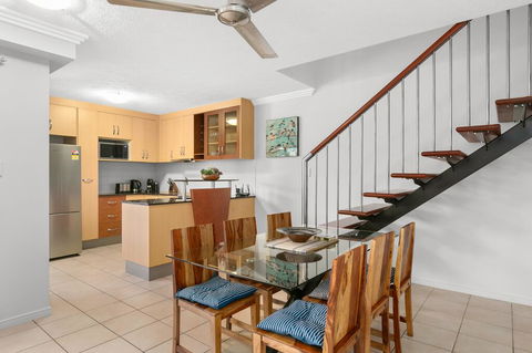 Chic City Apartment With Waterfront Views - Accommodation Search 3