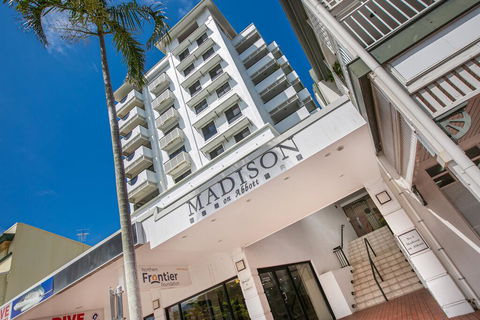 Chic City Apartment With Waterfront Views - Accommodation Search 1