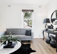 Chic Woollahra Pied--Terre with Parking - Accommodation Search