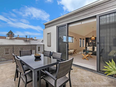 Chimneys On Bank - Accommodation Search 3