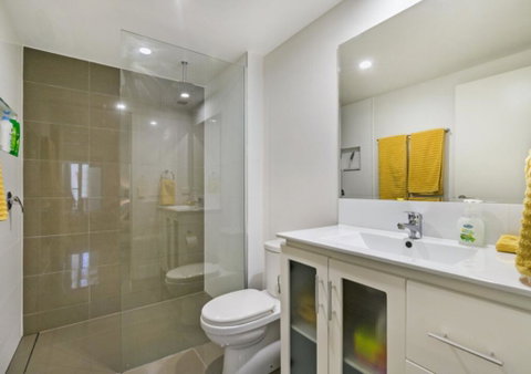 City Getaway Modern Bowen Hills 1 Bedroom With Free WIFI And Parking - Accommodation Search 3