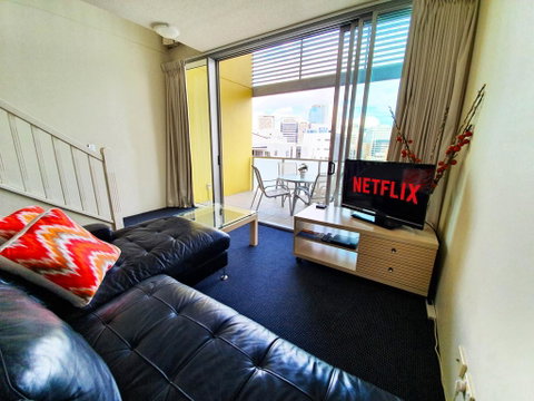 CITY PENTHOUSE , Views, Wine, Pool, Gym, Netflix - Accommodation Search 3