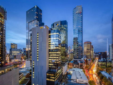 Cityviews - 3 Bedroom Apartment - StayCentral - Accommodation Search 0