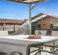 Cleveland Place - walk to beach and shops - Accommodation Search
