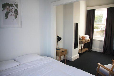 College Lawn Hotel - Accommodation Search 2